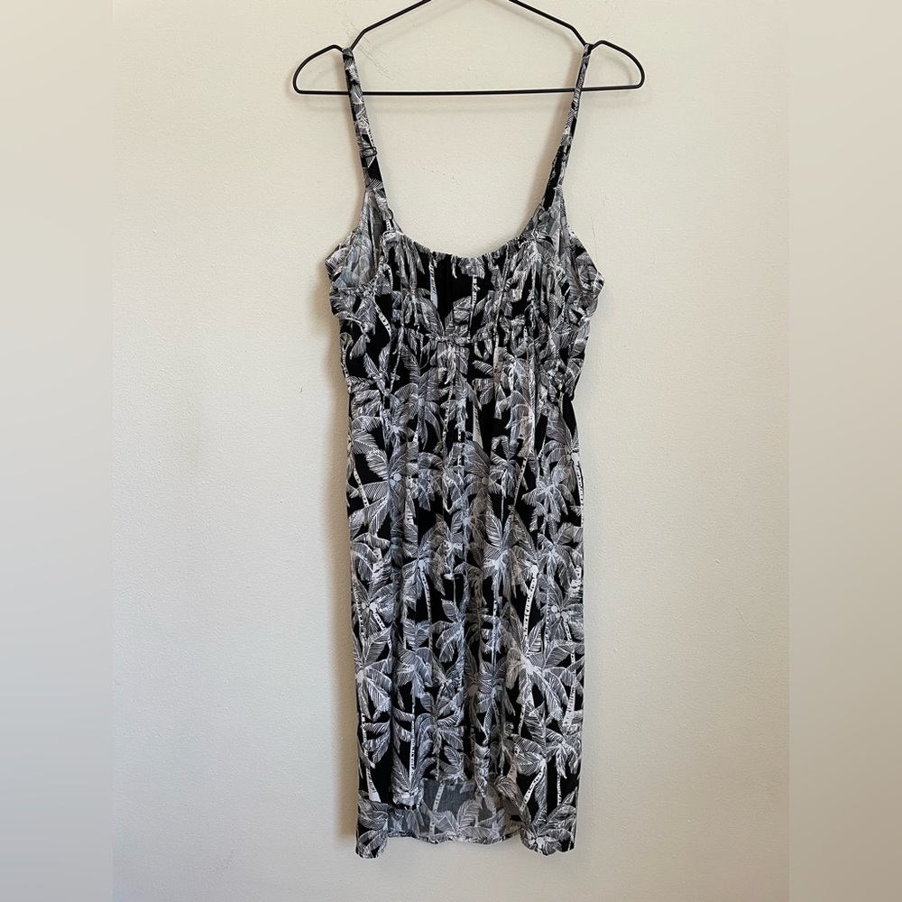 Torrid size 1 black & white palm tree pattern summer dress, mini - Picture 5 of 6